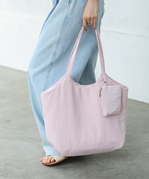 Bab(バブ)の「ポーチ付き軽量キルティング ヌビバッグ(トートバッグ・レディース・オフホワイト/ブルー/ブラック/ピンク・ONESIZE)」の1枚目の写真