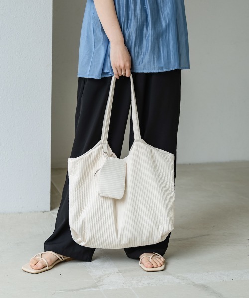 Bab(バブ)の「ポーチ付き軽量キルティング ヌビバッグ(トートバッグ・レディース・オフホワイト/ブルー/ブラック/ピンク・ONESIZE)」の5枚目の写真