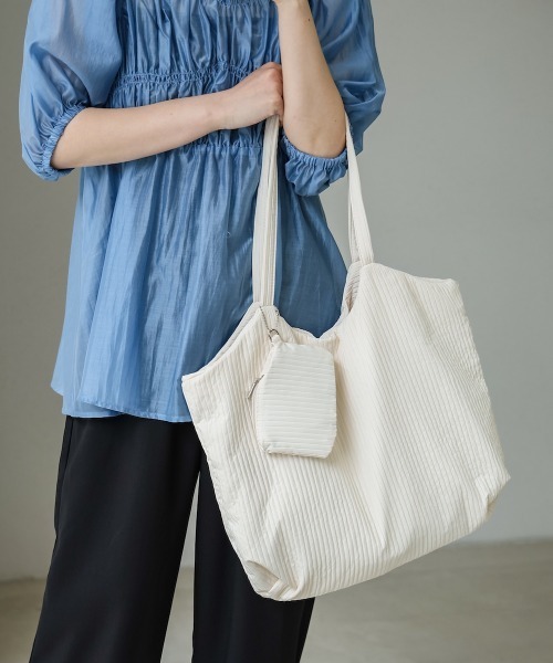 Bab(バブ)の「ポーチ付き軽量キルティング ヌビバッグ(トートバッグ・レディース・オフホワイト/ブルー/ブラック/ピンク・ONESIZE)」の6枚目の写真