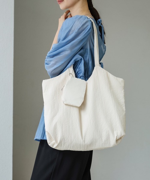 Bab(バブ)の「ポーチ付き軽量キルティング ヌビバッグ(トートバッグ・レディース・オフホワイト/ブルー/ブラック/ピンク・ONESIZE)」の7枚目の写真