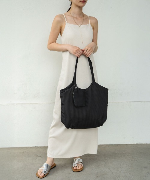 Bab(バブ)の「ポーチ付き軽量キルティング ヌビバッグ(トートバッグ・レディース・オフホワイト/ブルー/ブラック/ピンク・ONESIZE)」の9枚目の写真