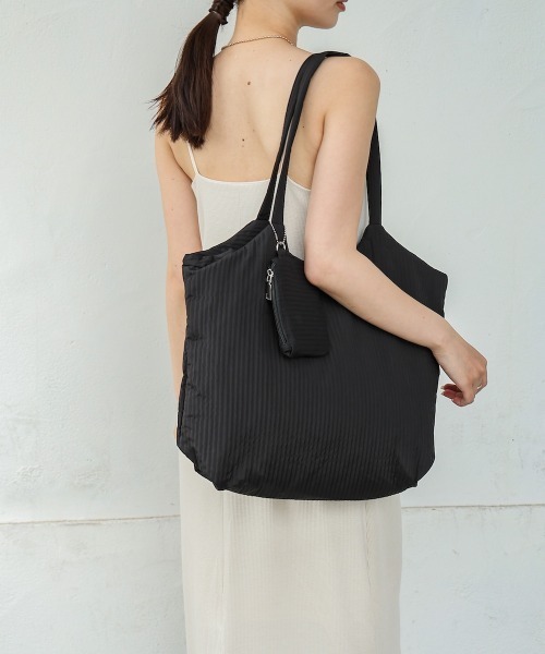 Bab(バブ)の「ポーチ付き軽量キルティング ヌビバッグ(トートバッグ・レディース・オフホワイト/ブルー/ブラック/ピンク・ONESIZE)」の11枚目の写真