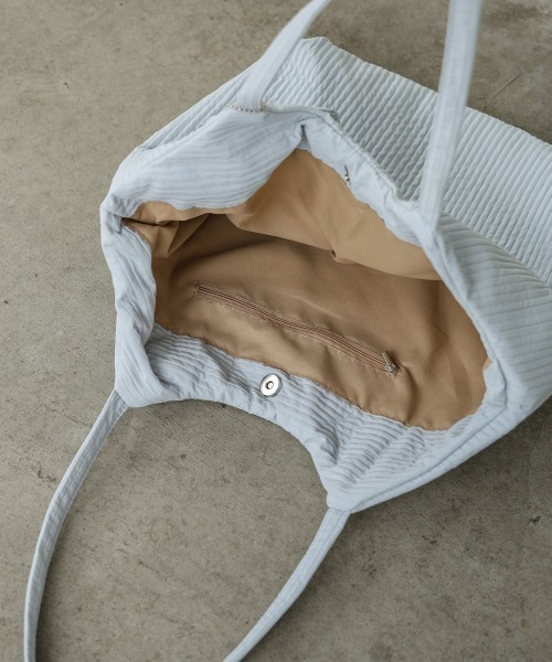 Bab(バブ)の「ポーチ付き軽量キルティング ヌビバッグ(トートバッグ・レディース・オフホワイト/ブルー/ブラック/ピンク・ONESIZE)」の22枚目の写真