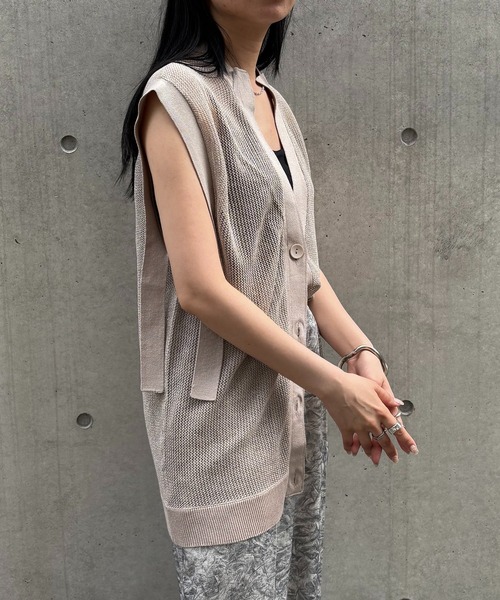 &g'aime（アンジェム）の「【＆g'aime】ラメメッシュ編みカーディガン　Lurex Mesh Knit Cardigan（ベスト・レディース・ブラック/グレイッシュベージュ・FREE）」の15枚目の写真
