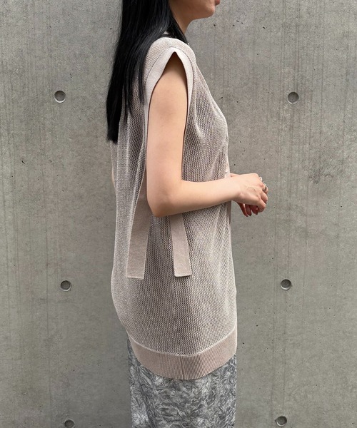 &g'aime（アンジェム）の「【＆g'aime】ラメメッシュ編みカーディガン　Lurex Mesh Knit Cardigan（ベスト・レディース・ブラック/グレイッシュベージュ・FREE）」の16枚目の写真