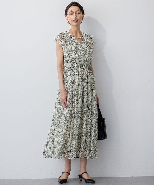 23区 L(ニジュウサンクオオキイサイズ)の「【洗える】アンティークフラワープリント ワンピース(ワンピース・レディース・ホワイト系5/ブラック系5・44/46/48)」の3枚目の写真