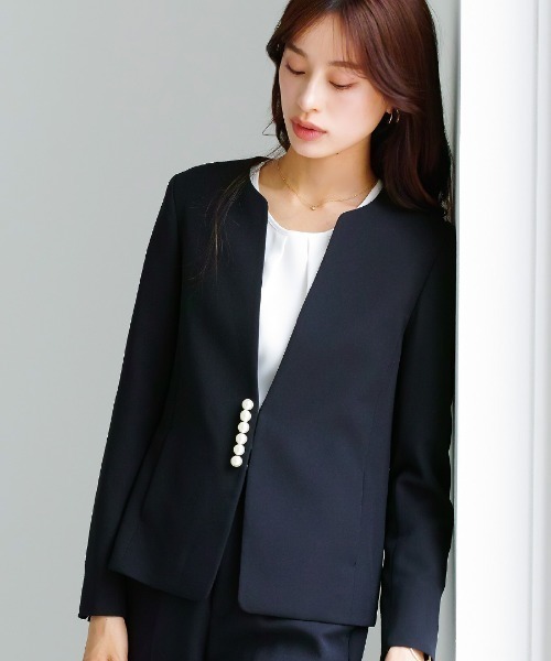 WHITE JOOLA（ホワイトジョーラ）の「UV CUT･速乾・接触冷感･防シワ・ストレッチ･手洗い可【多機能すぎるジャケット】ダブルピケクロス・パール調デザインカラーレスジャケット（ノーカラージャケット・レディース・ネイビー/アイボリー/ブラック・S/M/L/LL）」の3枚目の写真