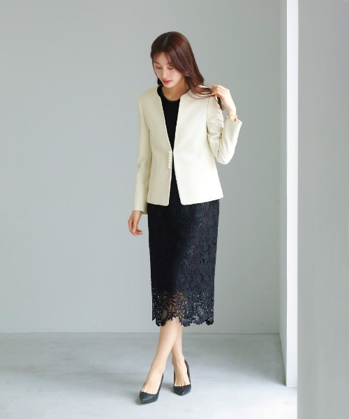 WHITE JOOLA（ホワイトジョーラ）の「UV CUT･速乾・接触冷感･防シワ・ストレッチ･手洗い可【多機能すぎるジャケット】ダブルピケクロス・パール調デザインカラーレスジャケット（ノーカラージャケット・レディース・ネイビー/アイボリー/ブラック・S/M/L/LL）」の4枚目の写真