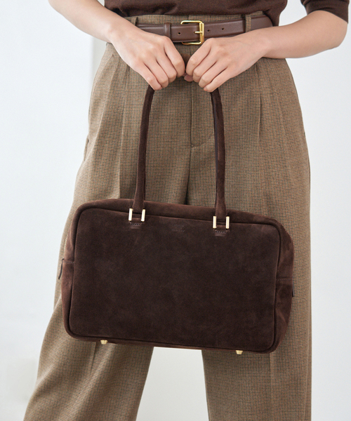 IENA（イエナ）の「Manuel MILANO/マニュエルミラノ SUEDE BOSTON スエードボストンバッグ（ボストンバッグ・レディース・ブラウン/キャメル・FREE）」の2枚目の写真