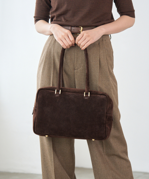 IENA（イエナ）の「Manuel MILANO/マニュエルミラノ SUEDE BOSTON スエードボストンバッグ（ボストンバッグ・レディース・ブラウン/キャメル・FREE）」の4枚目の写真