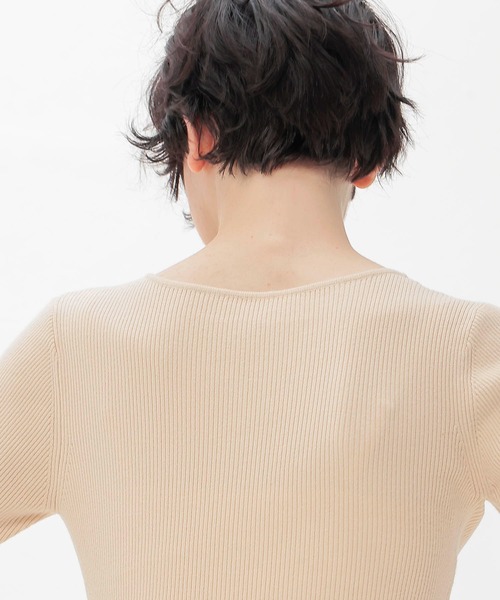 DRESSLAVE(ドレスレイブ)の「2way rib slit pull(2wayリブスリットプルオーバー)(ニット/セーター・レディース・バーガンディー/ベージュ/ブラック・38)」の4枚目の写真