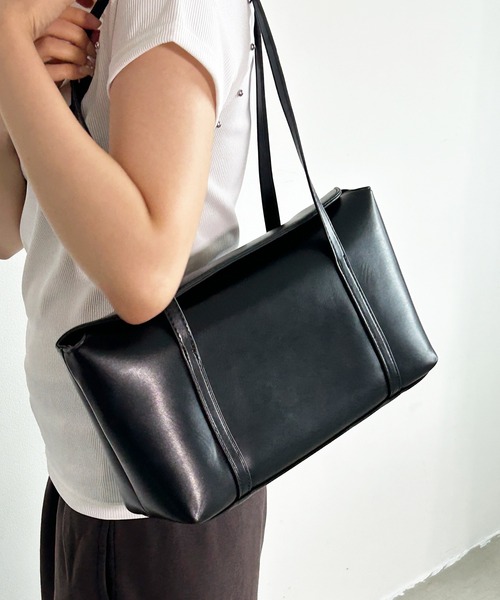 .KOM(ドットコム)の「A'GEM/9 × .kom 『.KOM/ドットケーオーエム』ワンショルダーバッグ(ショルダーバッグ・レディース・ブラウン/ボルドー/アイボリー/ブラック・FREE)」の1枚目の写真
