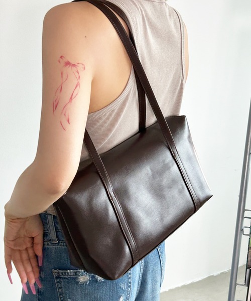 .KOM(ドットコム)の「A'GEM/9 × .kom 『.KOM/ドットケーオーエム』ワンショルダーバッグ(ショルダーバッグ・レディース・ブラウン/ボルドー/アイボリー/ブラック・FREE)」の10枚目の写真