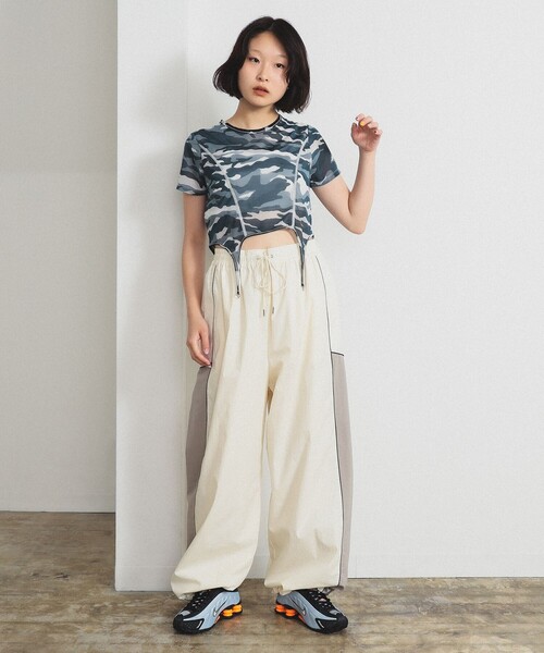 Ray BEAMS(レイビームス)の「レース キリカエ トラックパンツ(その他パンツ・レディース・オフホワイト/ネイビー・0/1)」の4枚目の写真