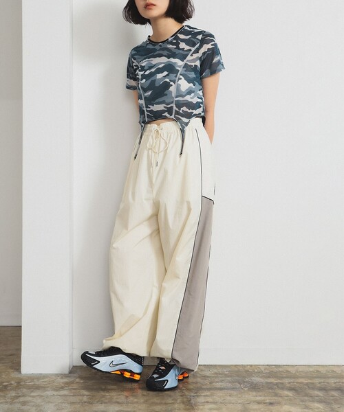 Ray BEAMS(レイビームス)の「レース キリカエ トラックパンツ(その他パンツ・レディース・オフホワイト/ネイビー・0/1)」の5枚目の写真