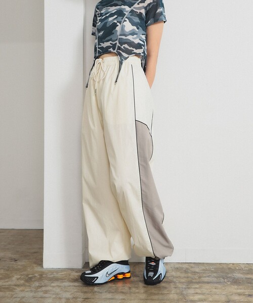 Ray BEAMS(レイビームス)の「レース キリカエ トラックパンツ(その他パンツ・レディース・オフホワイト/ネイビー・0/1)」の6枚目の写真