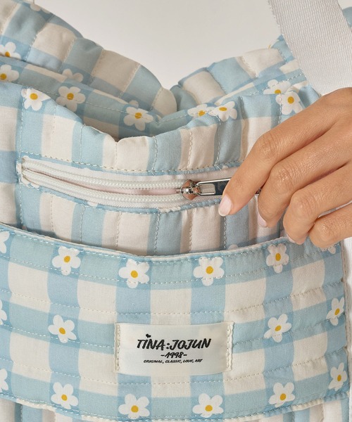 TINA:JOJUN(ティーナジョジュン)の「キルティング ダッフルバッグ TINA:JOJUN(ドラムバッグ・レディース・ブルー/ピンク・F)」の20枚目の写真