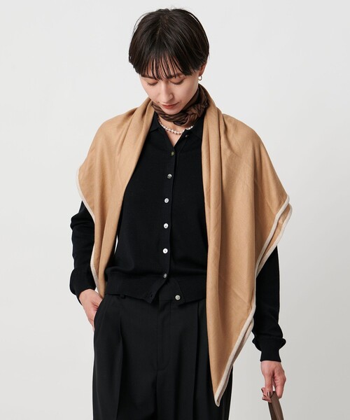UNITED ARROWS（ユナイテッドアローズ）の「トリミング スカーフ（ストール/ショール・レディース・ベージュ/ネイビー・FREE）」の3枚目の写真