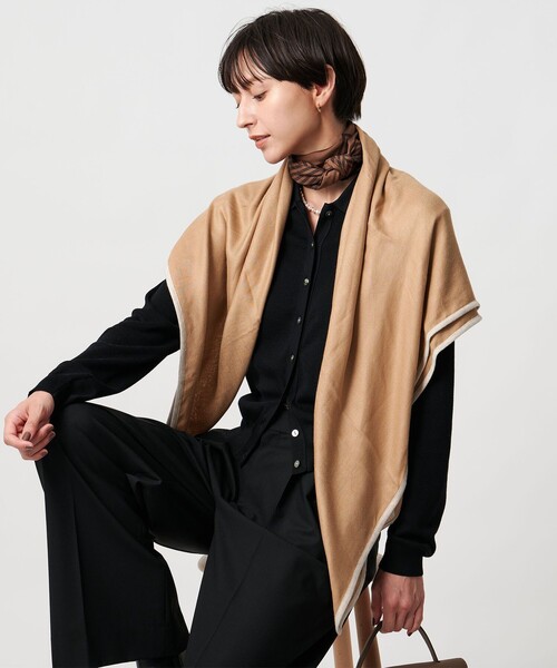 UNITED ARROWS（ユナイテッドアローズ）の「トリミング スカーフ（ストール/ショール・レディース・ベージュ/ネイビー・FREE）」の4枚目の写真
