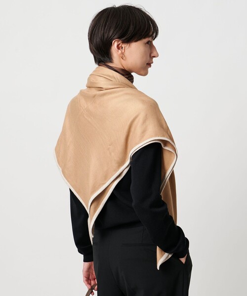 UNITED ARROWS（ユナイテッドアローズ）の「トリミング スカーフ（ストール/ショール・レディース・ベージュ/ネイビー・FREE）」の6枚目の写真