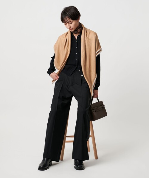 UNITED ARROWS（ユナイテッドアローズ）の「トリミング スカーフ（ストール/ショール・レディース・ベージュ/ネイビー・FREE）」の7枚目の写真