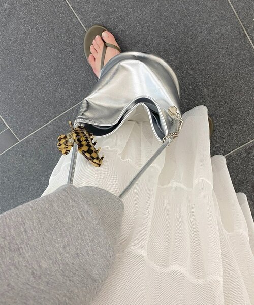 DouDou（ドゥドゥ）の「【インフルエンサー SAKURA企画】バケツ型ショルダーバッグmini（ショルダーバッグ・レディース・シルバー・FREE）」の3枚目の写真