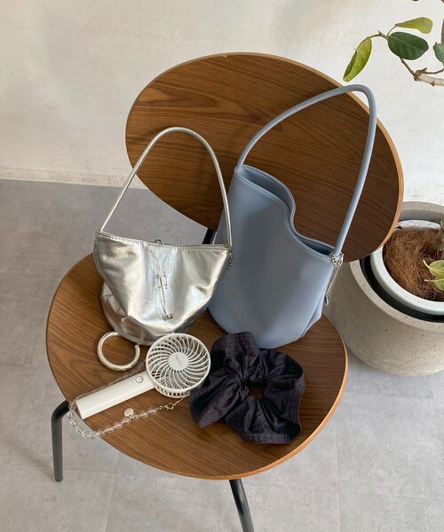 DouDou（ドゥドゥ）の「【インフルエンサー SAKURA企画】バケツ型ショルダーバッグmini（ショルダーバッグ・レディース・シルバー・FREE）」の5枚目の写真