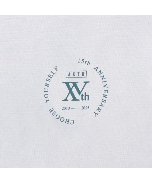 AKTR（アクター）の「AKTR 15TH ANNIVERSARY SPORTS TEE（アクター 15TH アニバーサリー スポーツ ティー）（Tシャツ/カットソー・メンズ・ブラック系/ホワイト系・MEDIUM/LARGE/X-LARGE/XX-LARGE）」の5枚目の写真