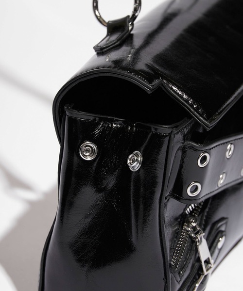 Chick（チック）の「Belt Design Shoulder Bag/ベルトデザインショルダーバッグ（ショルダーバッグ・レディース・シルバー/ブラック/ホワイト/レッド・FREE）」の19枚目の写真