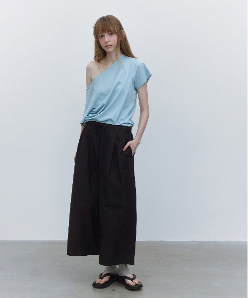 ELOOPS(イーループス)の「【ELOOPS】ハイウエスト コットンナイロン ワイドアンクル丈パンツ(その他パンツ・レディース・グレイッシュベージュ/ブラック/ホワイト・M/L/S)」の2枚目の写真
