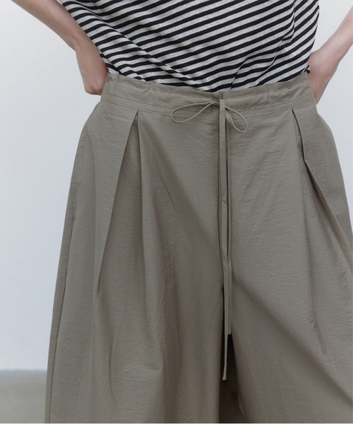 ELOOPS(イーループス)の「【ELOOPS】ハイウエスト コットンナイロン ワイドアンクル丈パンツ(その他パンツ・レディース・グレイッシュベージュ/ブラック/ホワイト・M/L/S)」の10枚目の写真