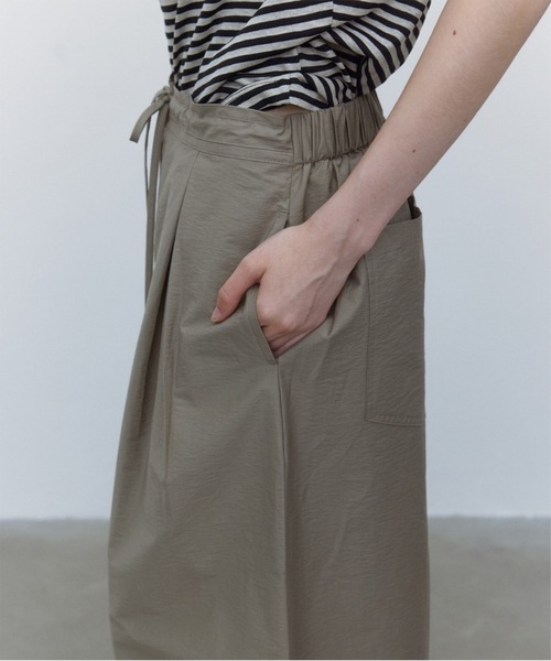 ELOOPS(イーループス)の「【ELOOPS】ハイウエスト コットンナイロン ワイドアンクル丈パンツ(その他パンツ・レディース・グレイッシュベージュ/ブラック/ホワイト・M/L/S)」の11枚目の写真