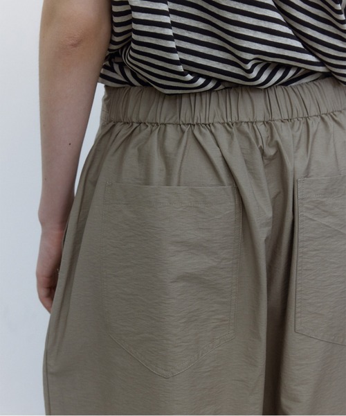 ELOOPS(イーループス)の「【ELOOPS】ハイウエスト コットンナイロン ワイドアンクル丈パンツ(その他パンツ・レディース・グレイッシュベージュ/ブラック/ホワイト・M/L/S)」の12枚目の写真
