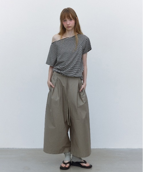ELOOPS(イーループス)の「【ELOOPS】ハイウエスト コットンナイロン ワイドアンクル丈パンツ(その他パンツ・レディース・グレイッシュベージュ/ブラック/ホワイト・M/L/S)」の13枚目の写真