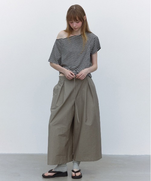 ELOOPS(イーループス)の「【ELOOPS】ハイウエスト コットンナイロン ワイドアンクル丈パンツ(その他パンツ・レディース・グレイッシュベージュ/ブラック/ホワイト・M/L/S)」の14枚目の写真