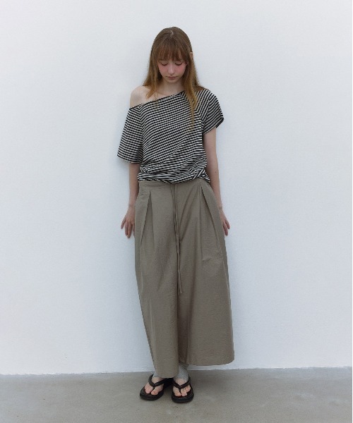 ELOOPS(イーループス)の「【ELOOPS】ハイウエスト コットンナイロン ワイドアンクル丈パンツ(その他パンツ・レディース・グレイッシュベージュ/ブラック/ホワイト・M/L/S)」の15枚目の写真