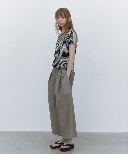 ELOOPS(イーループス)の「【ELOOPS】ハイウエスト コットンナイロン ワイドアンクル丈パンツ(その他パンツ・レディース・グレイッシュベージュ/ブラック/ホワイト・M/L/S)」の16枚目の写真