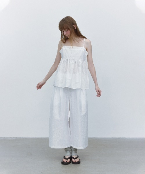 ELOOPS(イーループス)の「【ELOOPS】ハイウエスト コットンナイロン ワイドアンクル丈パンツ(その他パンツ・レディース・グレイッシュベージュ/ブラック/ホワイト・M/L/S)」の18枚目の写真