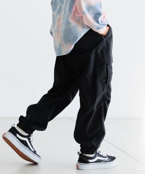 BAYFLOW（ベイフロー）の「[ウエスト調整可☆通学にも♪]ワイドカーゴパンツ(KIDS)（カーゴパンツ・キッズ・カーキ/ブラック/ラベンダー・150cm/140cm/130cm/120cm/110cm）」の2枚目の写真