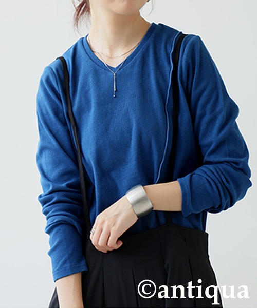 antiqua(アンティカ)の「シュッと美 メロウデザイン トップス(Tシャツ/カットソー・レディース・ブルー系その他/グリーン系その他/グレー系その他/ブラック系その他/ホワイト系その他/ダークグレー/アイボリー/グリーン/ブルー/ブラック・P/R)」の9枚目の写真