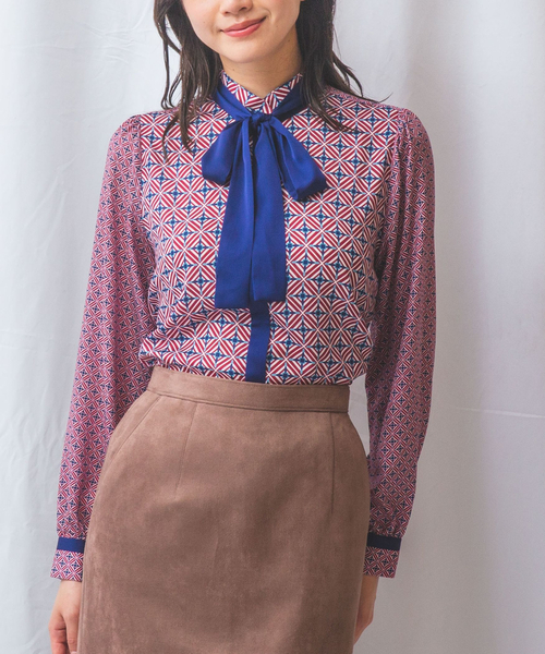 セール】【NARACAMICIE】幾何柄サテンボウタイ付長袖ブラウス（シャツ