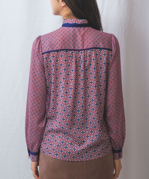 セール】【NARACAMICIE】幾何柄サテンボウタイ付長袖ブラウス（シャツ