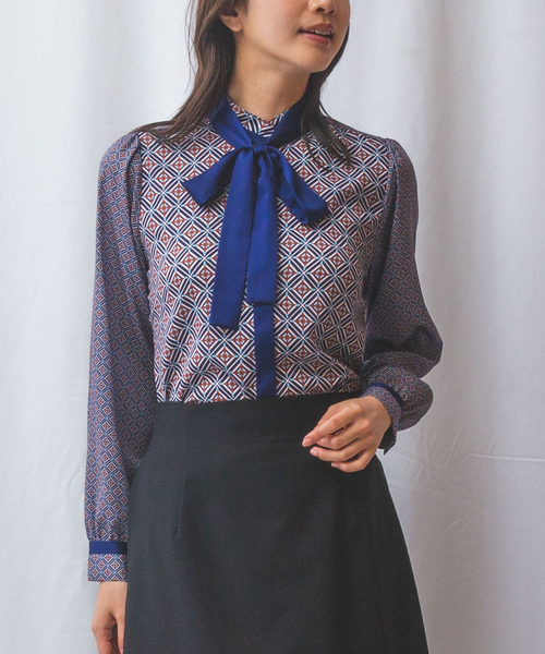 NARACAMICIE(ナラカミーチェ)の「【NARACAMICIE】幾何柄サテンボウタイ付長袖ブラウス(シャツ/ブラウス・レディース・レッド/ネイビー・M/L)」の13枚目の写真