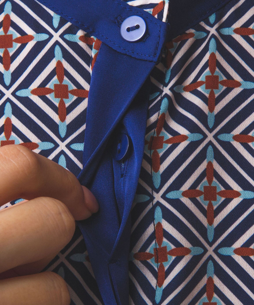 セール】【NARACAMICIE】幾何柄サテンボウタイ付長袖ブラウス（シャツ