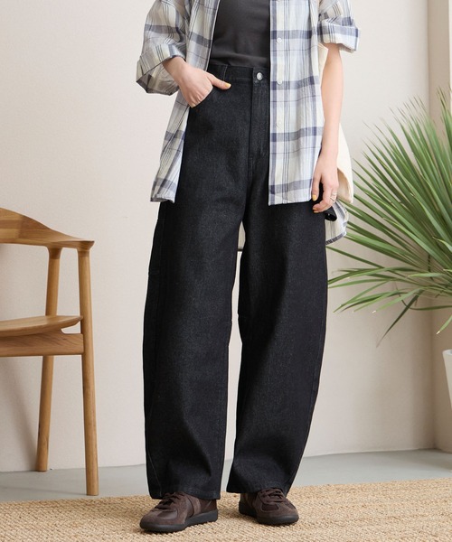 THE CRAFT CREW PRODUCTS(ザクラフトクループロダクツ)の「ヴィンテージ加工 カーブシルエットペインターデニムパンツ / クイックドライ【THE CRAFT CREW PRODUCTS】(デニムパンツ・レディース・ワンウォッシュ/ブラック/インディゴブルー/ブルー/サックスブルー/ネイビー/ブラック系/ブラウン・S/L/M)」の3枚目の写真