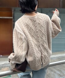 【後ろ姿で惹きつける】バックレースアップニット