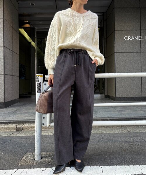 Jena espace merveilleux（ジェナ　エスパスメルヴェイユ）の「【後ろ姿で惹きつける】バックレースアップニット（ニット/セーター・レディース・アイボリー/ベージュ/ネイビー・FREE）」の6枚目の写真