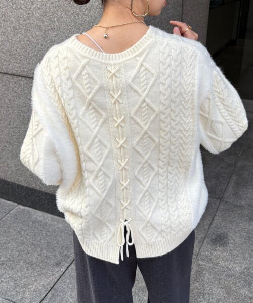 Jena espace merveilleux（ジェナ　エスパスメルヴェイユ）の「【後ろ姿で惹きつける】バックレースアップニット（ニット/セーター・レディース・アイボリー/ベージュ/ネイビー・FREE）」の10枚目の写真