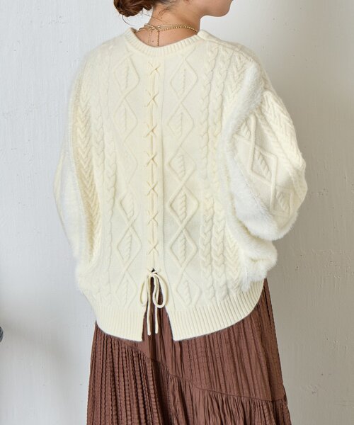 Jena espace merveilleux（ジェナ　エスパスメルヴェイユ）の「【後ろ姿で惹きつける】バックレースアップニット（ニット/セーター・レディース・アイボリー/ベージュ/ネイビー・FREE）」の16枚目の写真