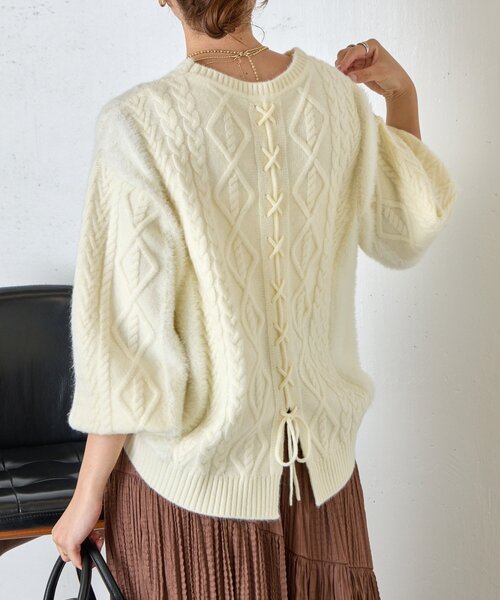 Jena espace merveilleux（ジェナ　エスパスメルヴェイユ）の「【後ろ姿で惹きつける】バックレースアップニット（ニット/セーター・レディース・アイボリー/ベージュ/ネイビー・FREE）」の19枚目の写真